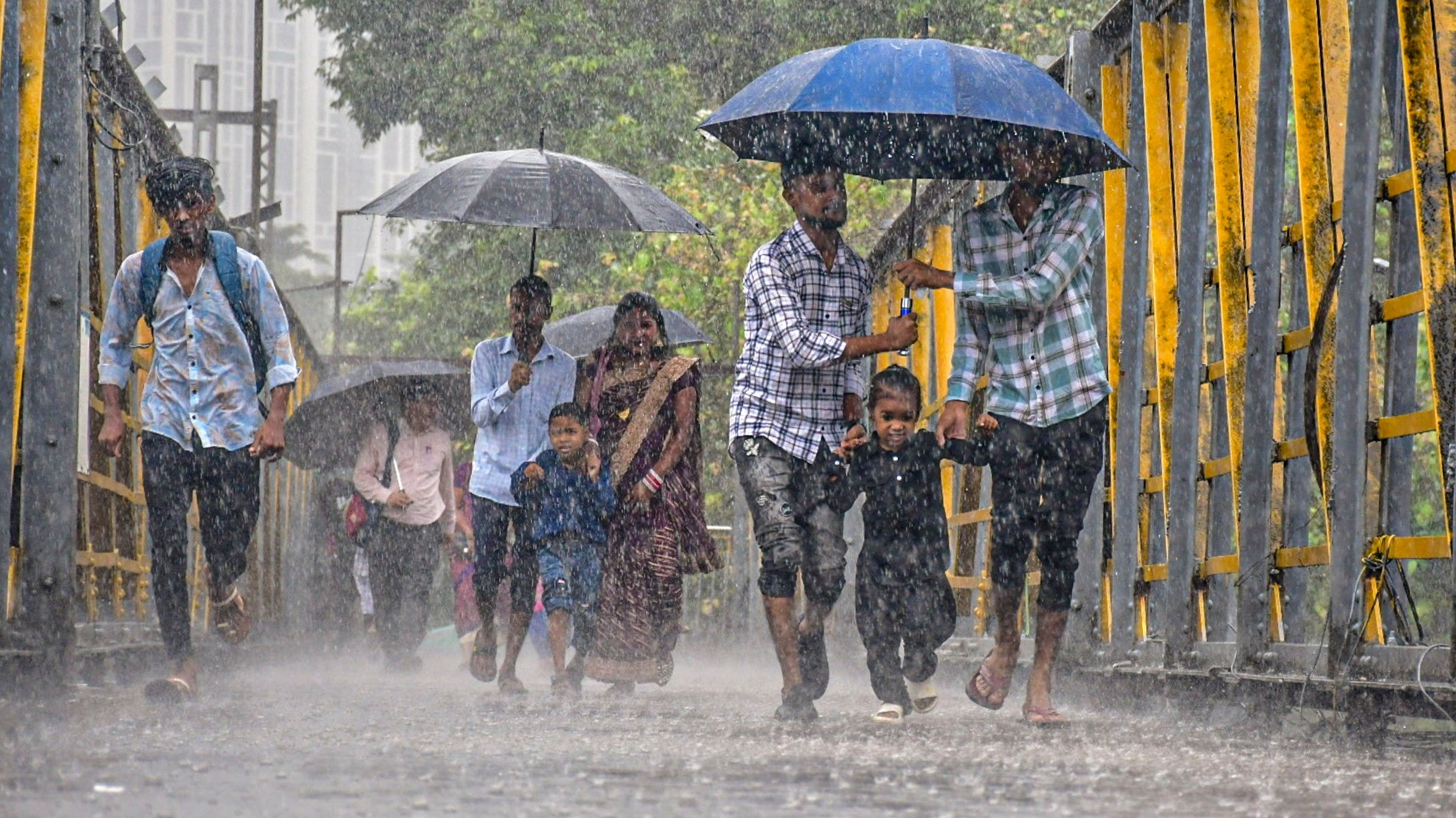 <div class="paragraphs"><p>Mumbai rains.</p></div>